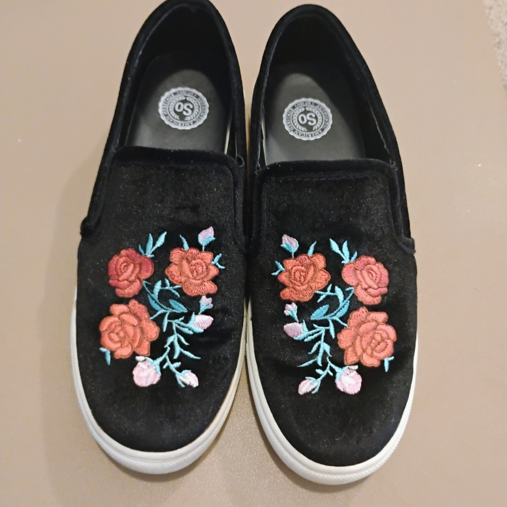Black & Pink Floral Casual Sneakers - Slip-Ons